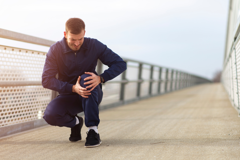 What Are The Symptoms Of A Torn Ligament In Your Knee