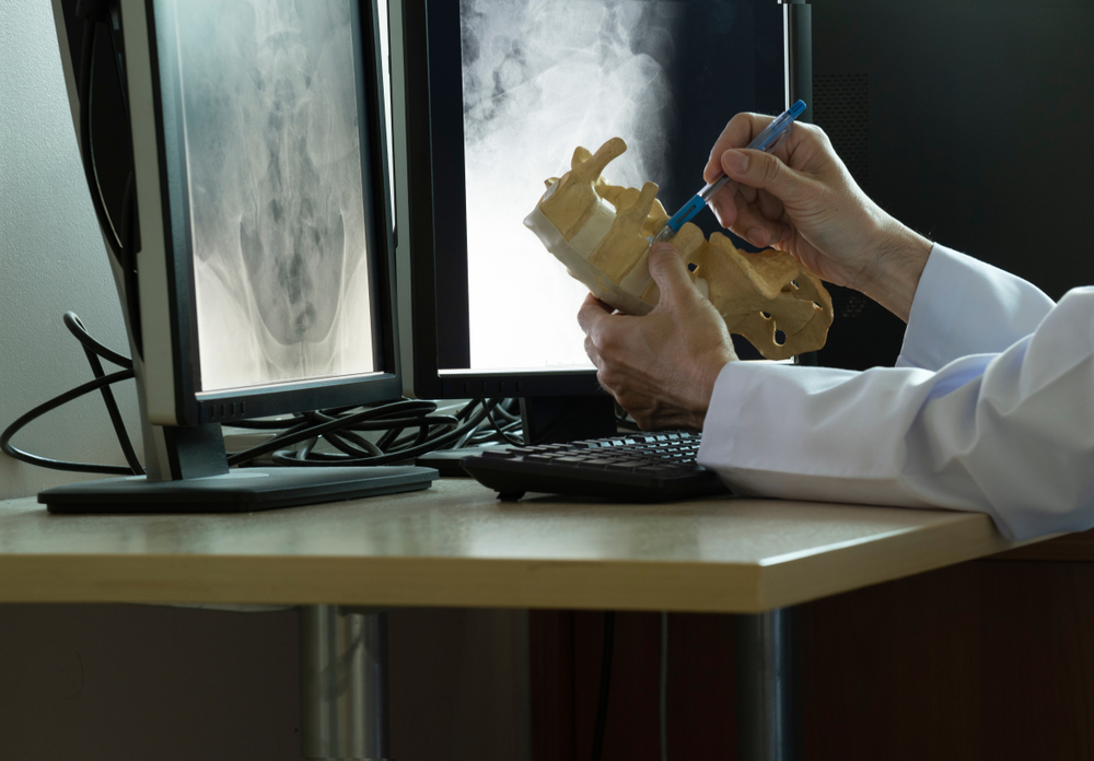 Is Physical Therapy Or Chiropractor Better For Spinal Stenosis?